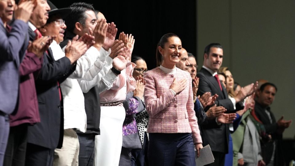 Claudia Sheinbaum recibe a alcaldes de todo el país