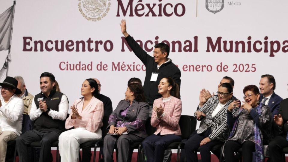 El Mandatario estatal asistió al Encuentro Nacional Municipal, acto histórico que encabezó la Presidenta Claudia Sheinbaum Pardo