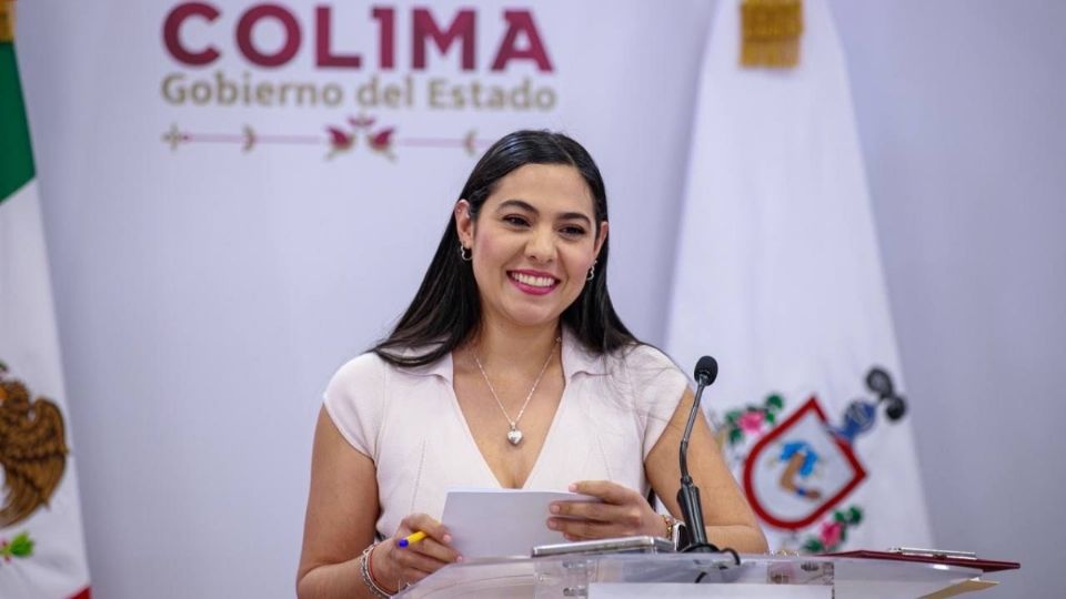 Indira Vizcaíno detalló que la rehabilitación contempla acciones como bacheo, nivelaciones, desmonte y muchas más para dejar las carreteras en óptimas condiciones para las y los usuarios.