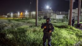 Foto que representa a Hallan arsenal dentro del penal de Aguaruto, Sinaloa