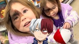 Foto que representa a Niña enternece TikTok por peluche de Shoto Todoroki de My Hero Academy: "Tiene una marca de nacimiento como yo" | VIDEO