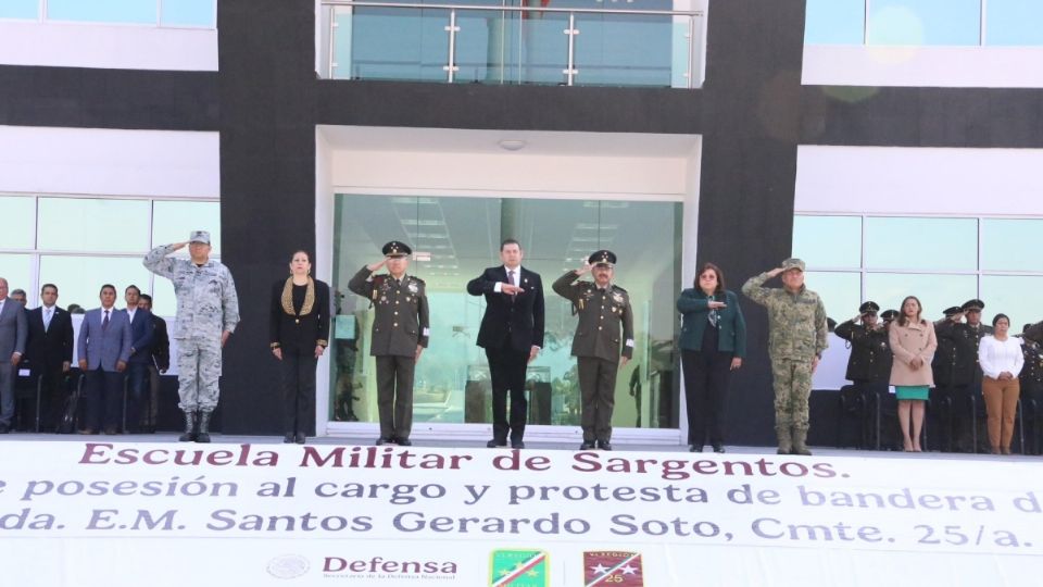 De acuerdo con el Reglamento Ceremonial Militar, cada vez que un militar se incorpora a un nuevo cargo, realiza la Protesta de Bandera, un acto que simboliza el compromiso con la independencia