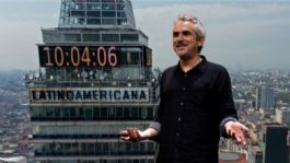 Foto que representa a La icónica comedia romántica de Alfonso Cuarón que fue filmada en la cima de la Torre Latinoamericana