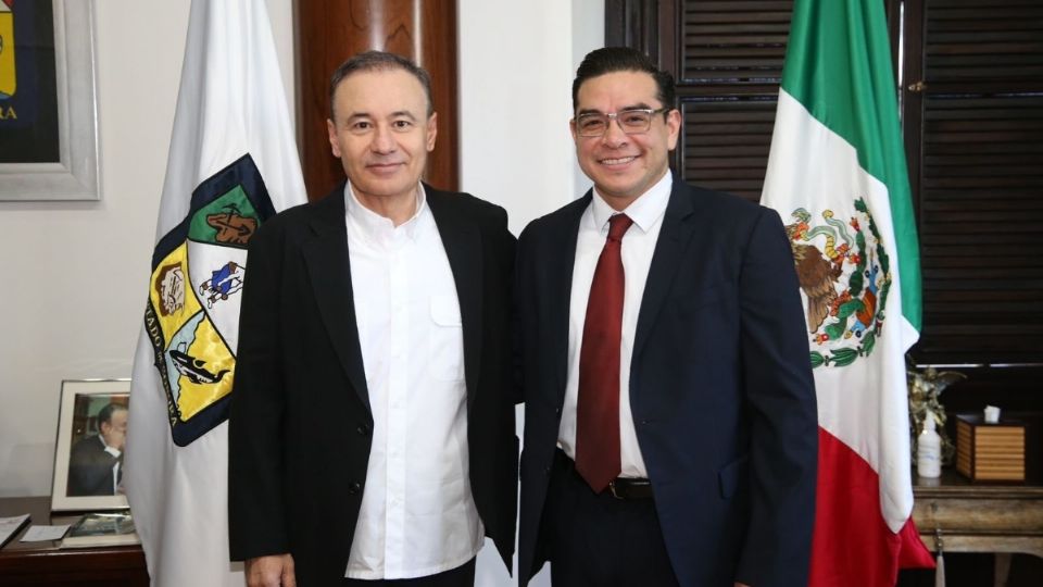 Gobernador de Sonora tomándole protesta a Luis Rogelio Piñeda como nuevo secretario de Consejería Jurídica en la entidad