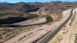 Foto que representa a Alfonso Durazo y Claudia Sheinbaum fortalecen turismo y comercio con carretera Bavispe-Nuevo Casas Grandes