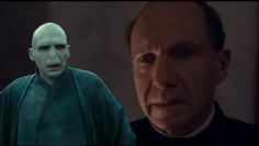 Saltó a la fama como Voldemort en "Harry Potter" y acaba de estrenar "Cónclave", pero tiene una película que todos olvidaron