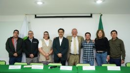 Foto que representa a Presenta Chucho Sesma al Dr. Carlos Esquivel como el nuevo director de Bienestar Animal del PVEM-CDMX