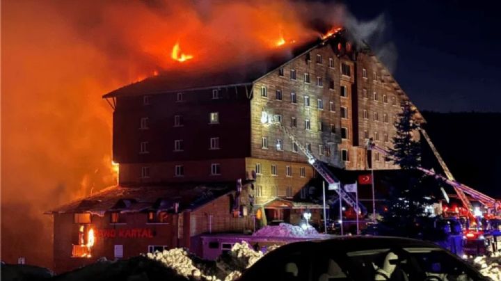 Sube a 66 el número de muertos por el incendio en un hotel de esquí en Turquía