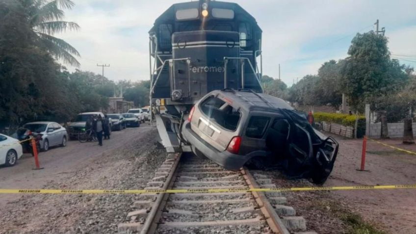 Madre e hijo intentan ganar el paso al TREN Chepe; muere la mujer tras el impacto