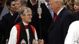 Foto que representa a Donald Trump pide a religiosa que se disculpe por discurso que considera desagradable