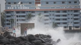 Foto que representa a Con olas de 6 metros y el mar en las calles, así fue el Norte en Veracruz | VIDEO