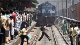 Foto que representa a Tren arrolla a 11 personas; huían de falsa alarma de incendio