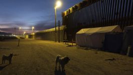 Foto que representa a Trump envía a miles de soldados a frontera con México