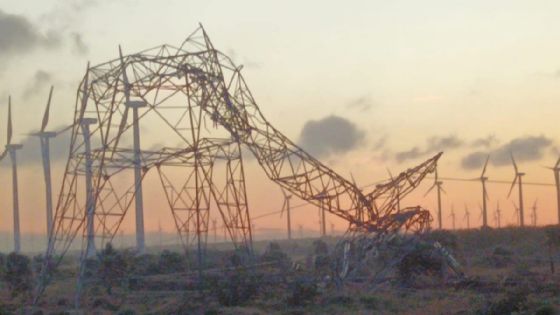 CFE: Frente frío número 24 tumba torres de luz; provoca apagón masivo en región del Istmo