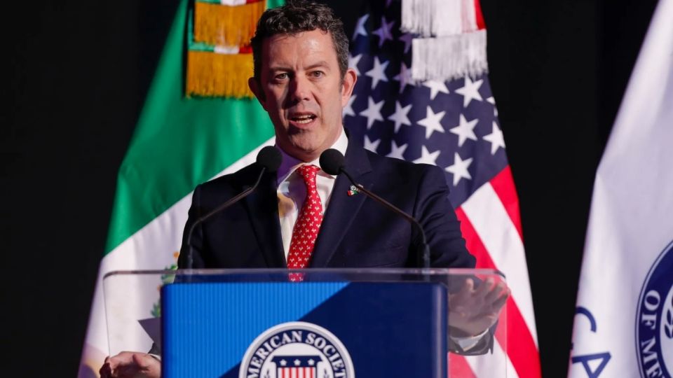 Larry Rubin, presidente de la American Society en México, participa en una convención internacional.