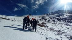 Cuatro jóvenes sufren grave caída en Nevado de Toluca; servicios de emergencia acuden al rescate