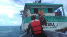 Así fue como un pescador salvó a sus 3 compañeros que naufragaban tras voltearse una lancha