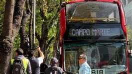 Foto que representa a Metrobús se estrella contra un árbol en Paseo de la Reforma; hay 5 lesionados