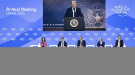 Foto que representa a Trump lanza AMENAZA a empresarios en Davos si no producen en Estados Unidos | VIDEO