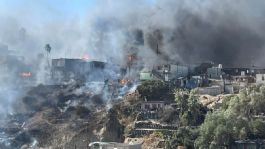 Foto que representa a Fuerte incendio en la colonia Leandro Valle provoca evacuación en Tijuana