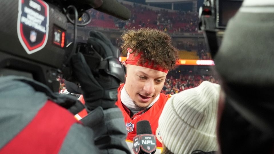 Mahomes ha sido acusado de fingir faltas y de tener pacto con árbitros