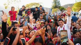 Foto que representa a Con gran entusiasmo reciben a Claudia Sheinbaum en Oaxaca :"¡Bienvenida, Te queremos! "