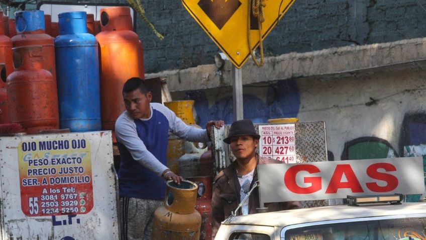 Familia completa es hallada sin vida tras intoxicarse por una fuga de gas al interior de su vivienda