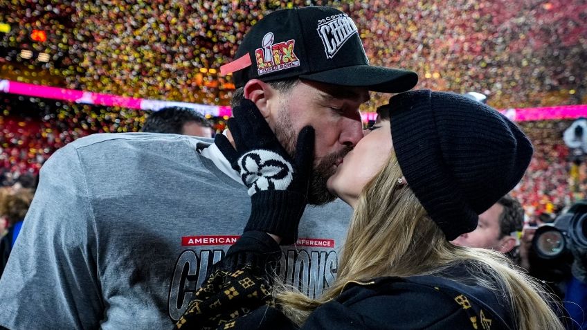 Taylor Swift y Travis Kelce protagonizan gran beso después de victoria de Kansas City Chiefs | VIDEO