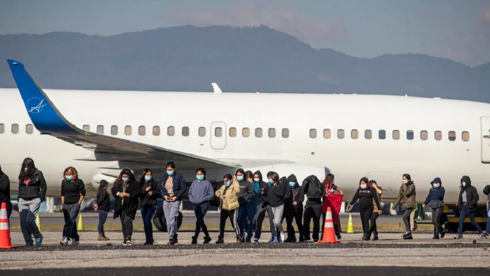 Migrantes deportados a México