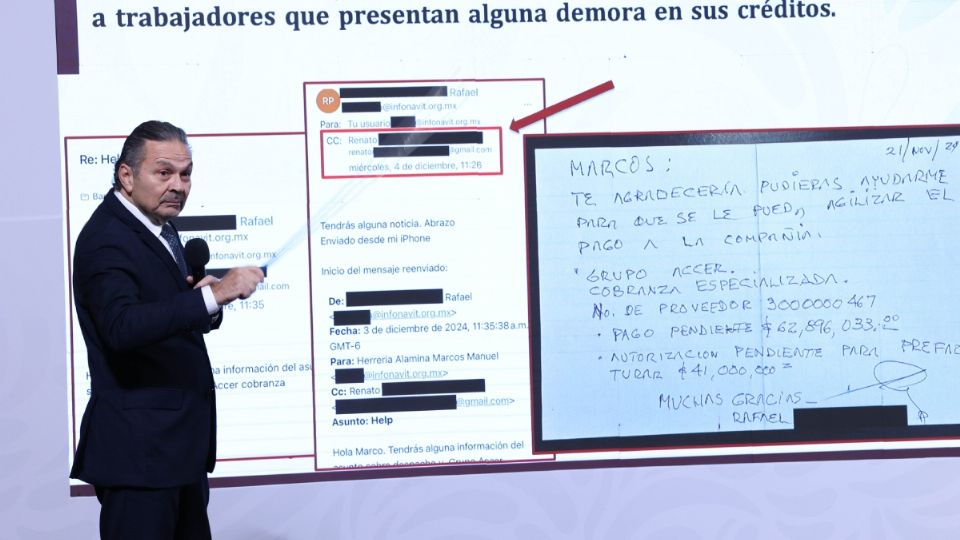 Octavio Romero Oropeza, director del Infonavit, muestras una lista de despacho que se dedicaban a entablar juicios masivos contra personas que tenían retraso en el pago de sus créditos de Infonavit y posteriormente despojarlas de su vivienda para después rematarlas.