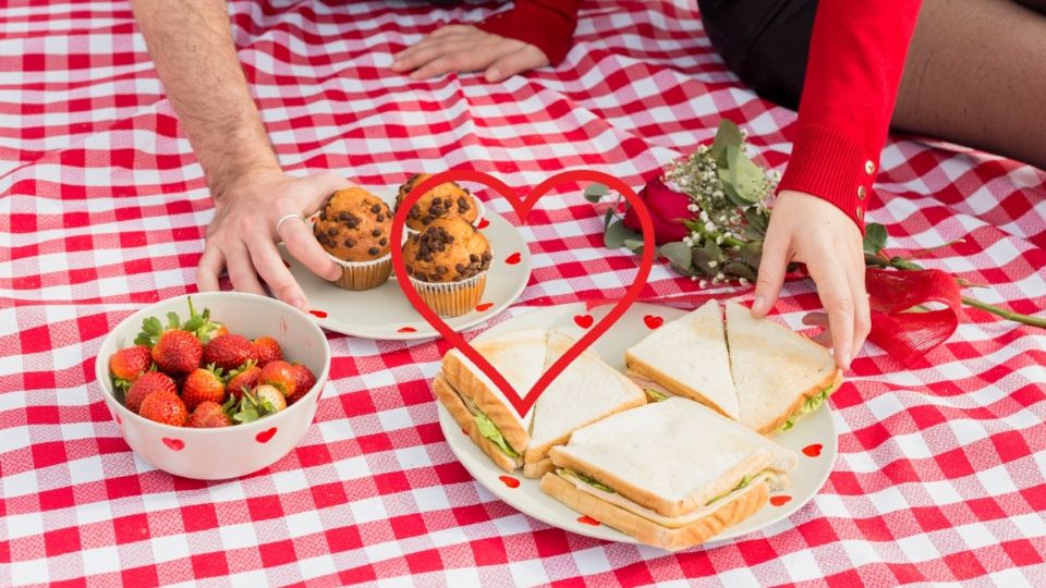 Disfruta del Día del Amor y la Amistad haciendo un picnic en pareja o con amigos.