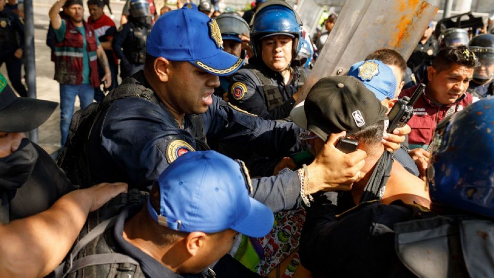 Tres personas fueron detenidas y seis resultaron lesionadas.