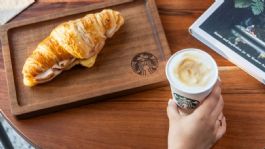 Foto que representa a Starbucks regará bolsas de peluche y más sorpresas en el Día del Croissant , ¿cómo aplica la promoción?