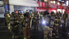 Reportan incendio de grandes dimensiones en edificio comercial