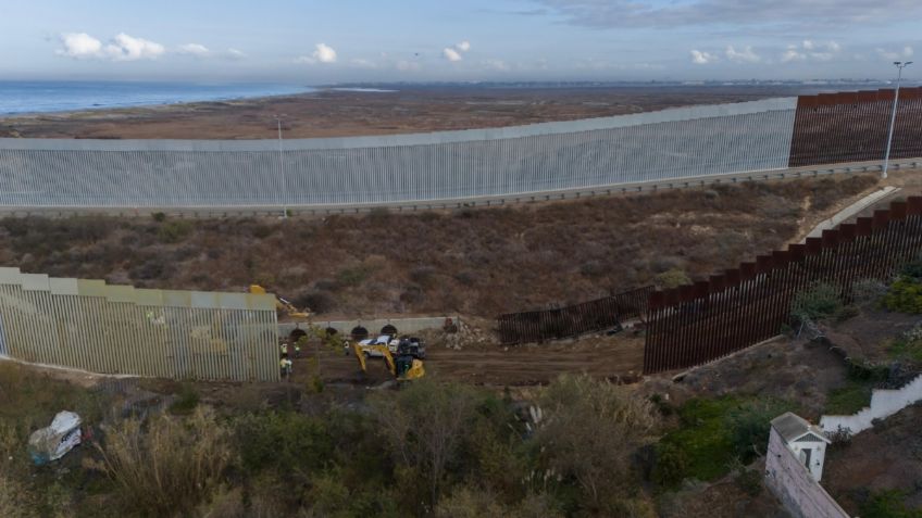 Reanudan la construcción del muro fronterizo en Playas de Tijuana