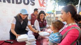 Foto que representa a Evelyn Parra brinda apoyo a migrantes en Venustiano Carranza