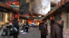 Ocho muertos y 15 heridos tras incendio en popular mercado de comida | VIDEO