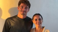 Charles Leclerc disfruta de sus vacaciones en Cancún y recibe un obsequio de la presidenta municipal, Ana Paty Peralta