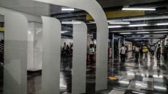 Abuelito se lesiona al intentar abrir las puertas del Metro