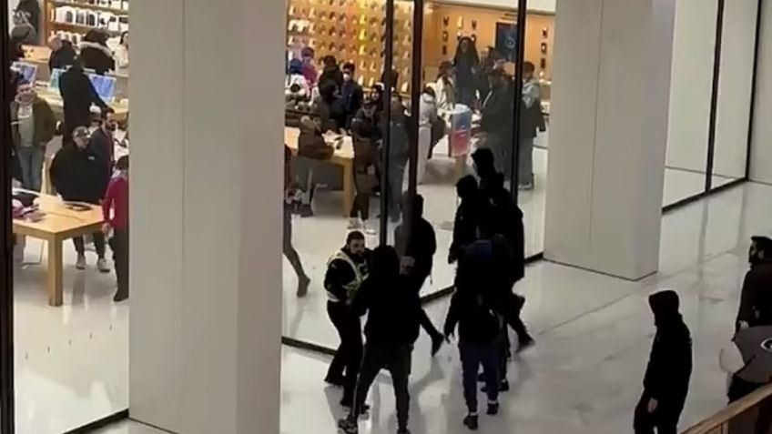 Jóvenes encapuchados roban famosa tienda de artículos electrónicos | VIDEO