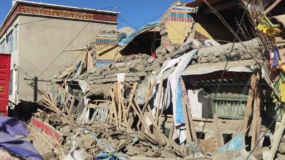 Decenas de casas cayeron debido al terremoto.