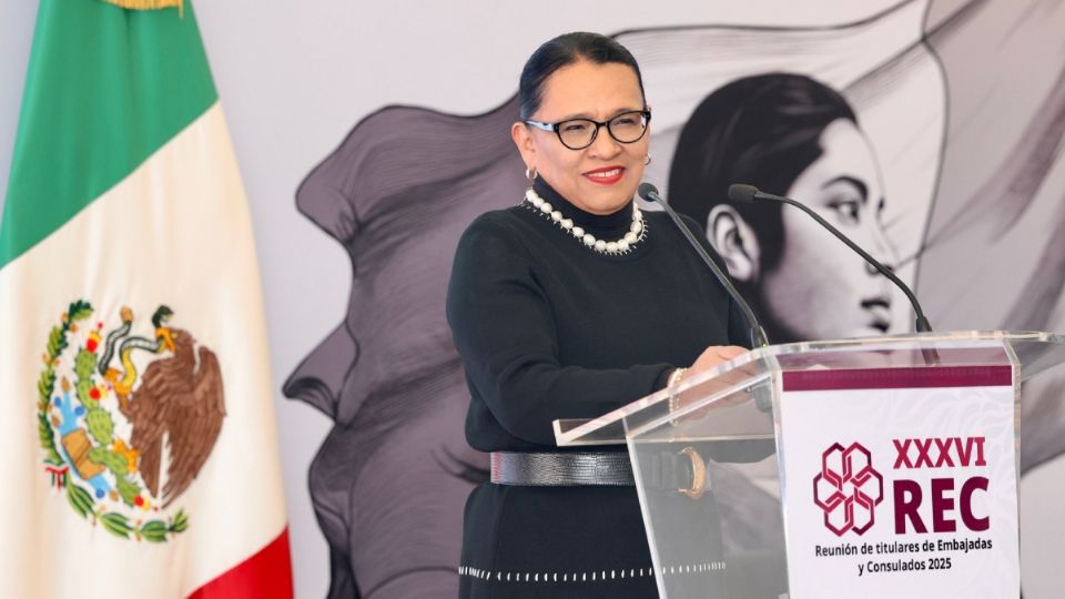 Rosa Icela Rodríguez, secretaria de Gobernación (Segob), en la reunión con embajadores y cónsules.