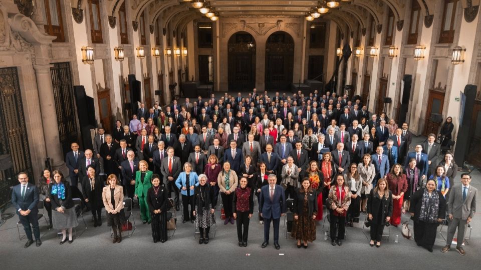 La presidenta de México encabezó la reunión con titulares de Embajadas y Consulados del Mundo