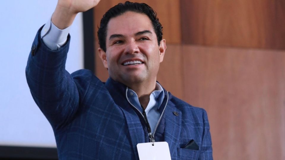 El senador por el Estado de México, Enrique Vargas del Villar, reiteró a la ciudadanía su compromiso de seguir trabajando en equipo.