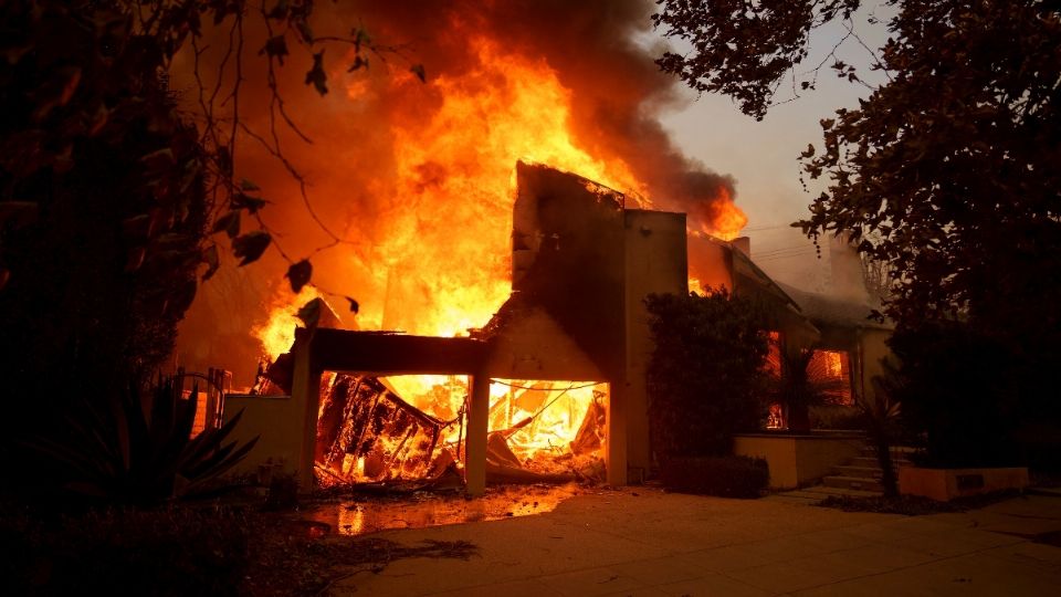 Los incendios han dejado a varias personas desplazadas.