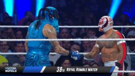 Foto que representa a Así fue la entrada de Penta Zero Miedo y Rey Mysterio en el Royal Rumble 2025