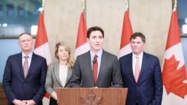 Foto que representa a Trudeau responde a Trump, también impondrá  25% de aranceles: "si atacan a Canadá afectarán a sus negocios"