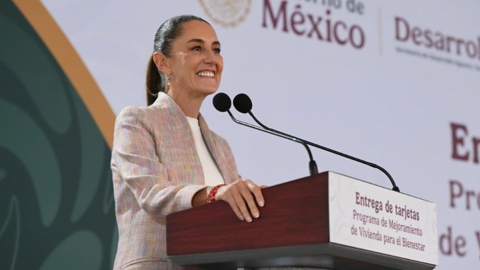 Presidenta Claudia Sheinbaum durante evento de entrega de tarjetas en Edomex