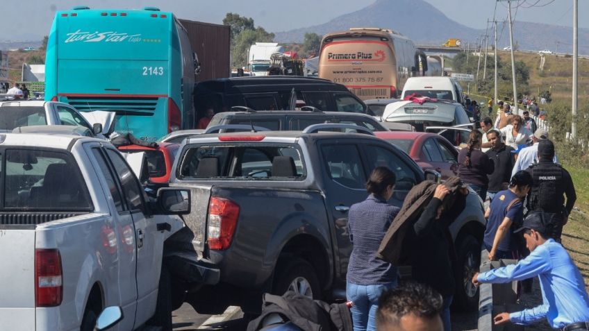 Caos en la México-Toluca por carambola con 20 autos involucrados