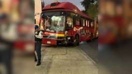 Foto que representa a Metrobús de la Línea 5 choca en inmediaciones de estación Las Bombas y provoca caos vial